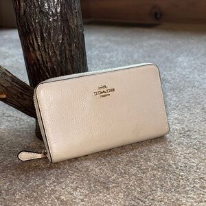 Coach Off-White Leather Zip Wallet